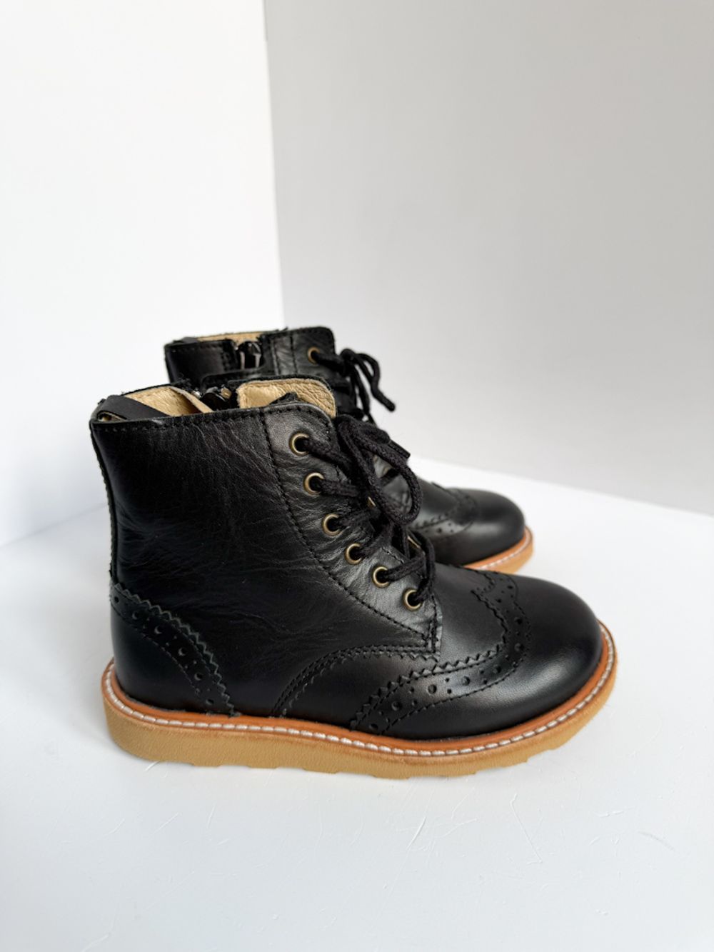 Новые кожаные ботинки Young Soles, 26