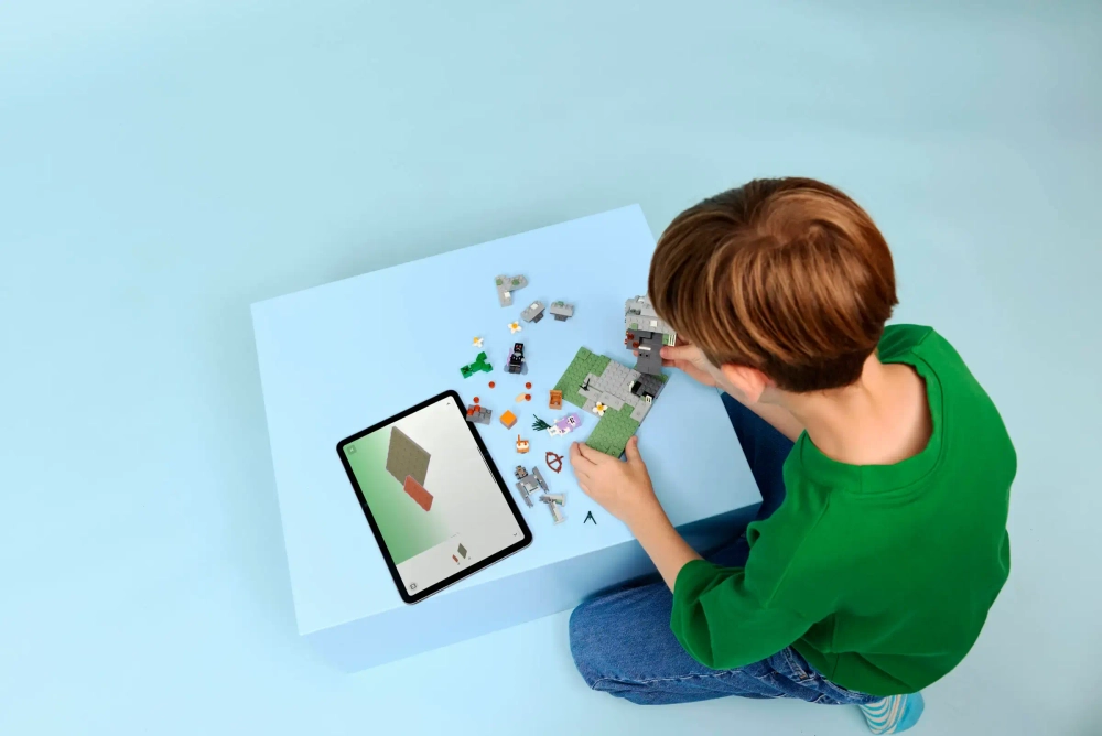 Конструктор LEGO Minecraft 21586 The Pale Garden