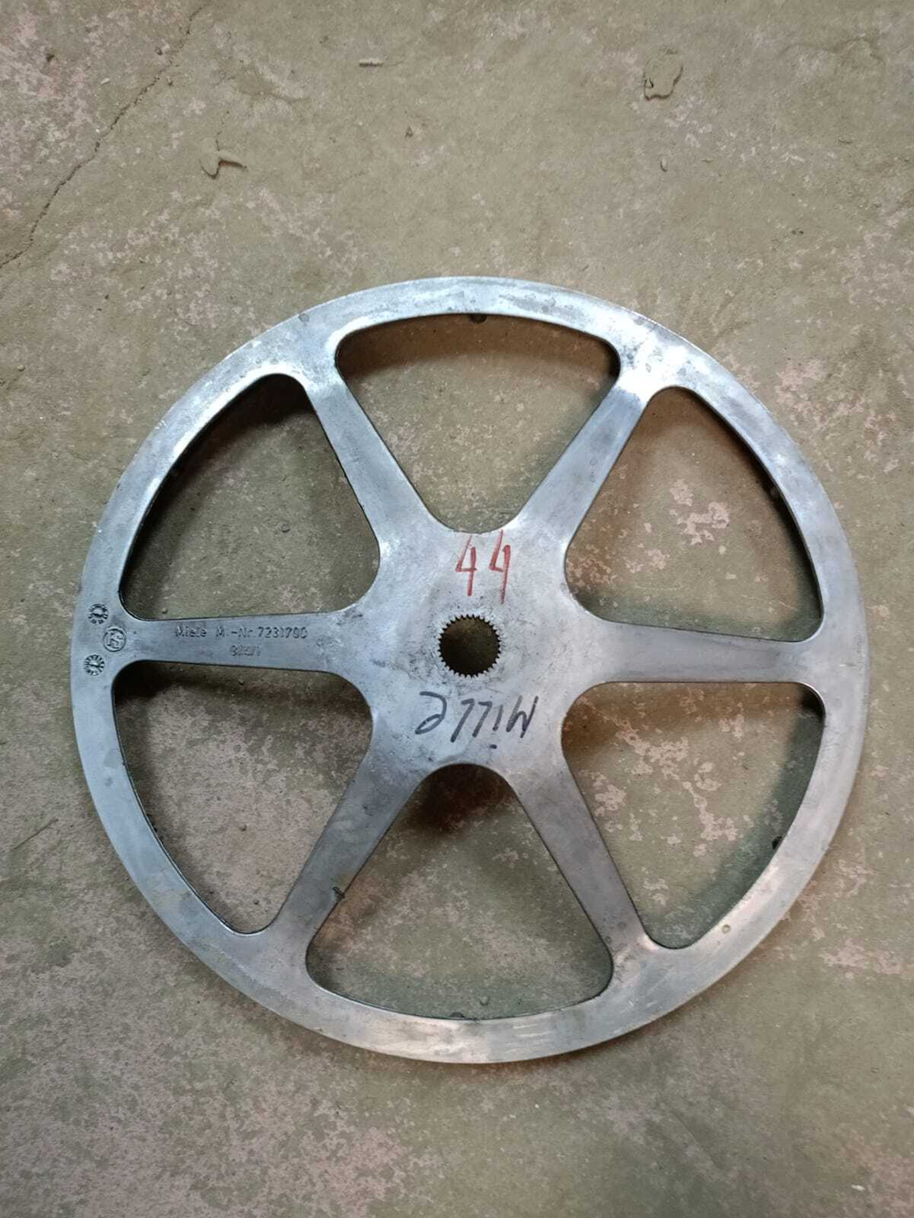 W6564 ктш44 Шкив для стиральной машины Miele 7231700 б/у