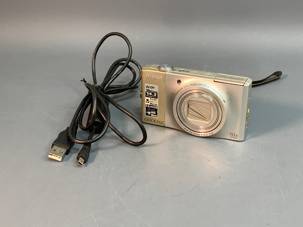 Nikon Coolpix S8000