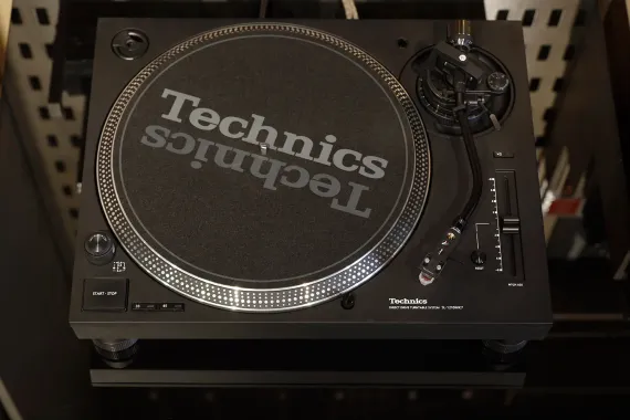 Technics SL-1210MK7EE Black