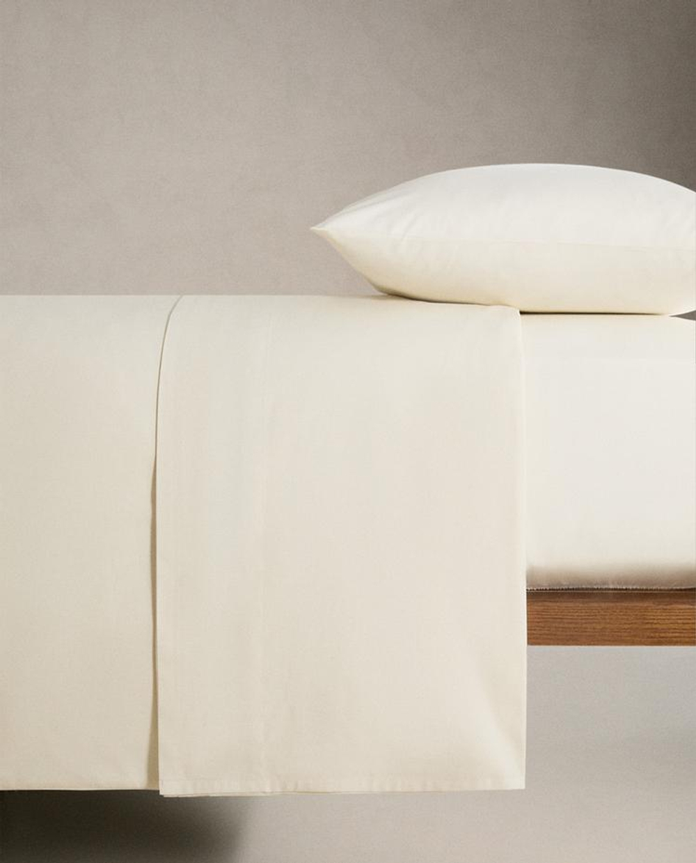 ZARA HOME (200 НИТЕЙ) НАТЯЖНАЯ ПРОСТЫНЯ ИЗ ХЛОПКА ПЕРКАЛЬ, ВАНИЛЬНЫЙ