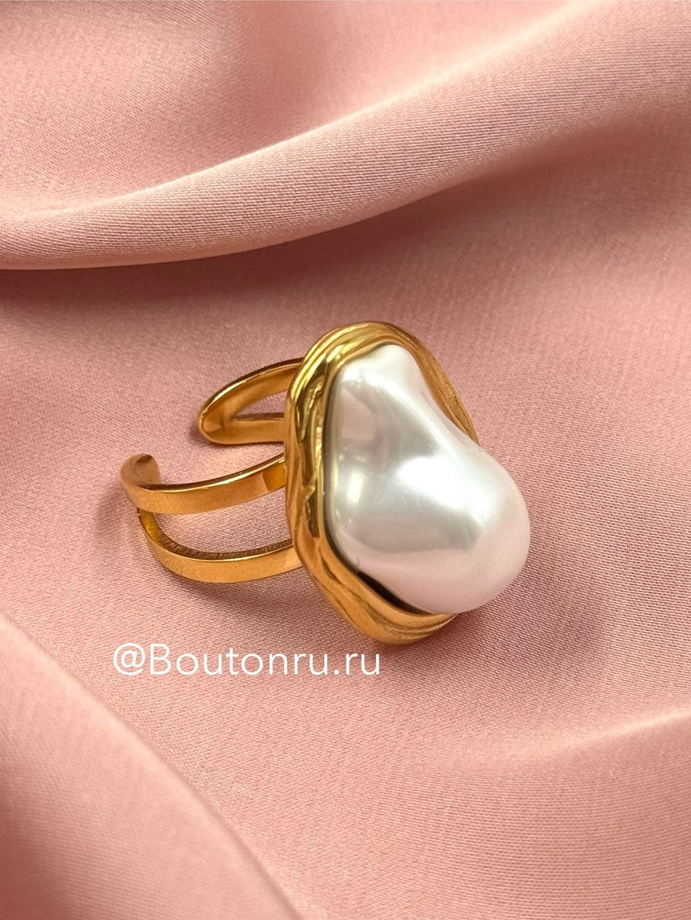 Кольцо золотистое с крупным жемчугом