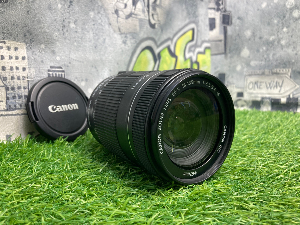 Canon EF-S 18-135mm 3.5-5.6 IS