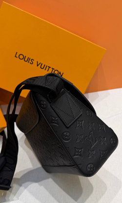 Сумка через плечо/мессенджер Louis Vuitton Courrier