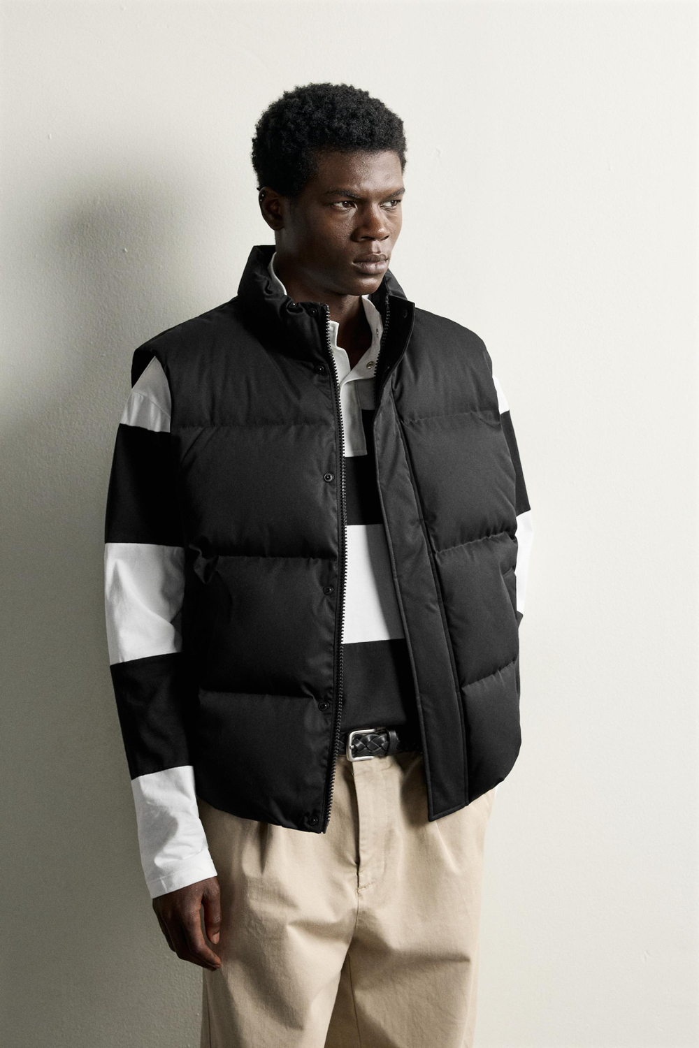ZARA СТЕГАНЫЙ ЖИЛЕТ REGULAR FIT, ЧЕРНЫЙ