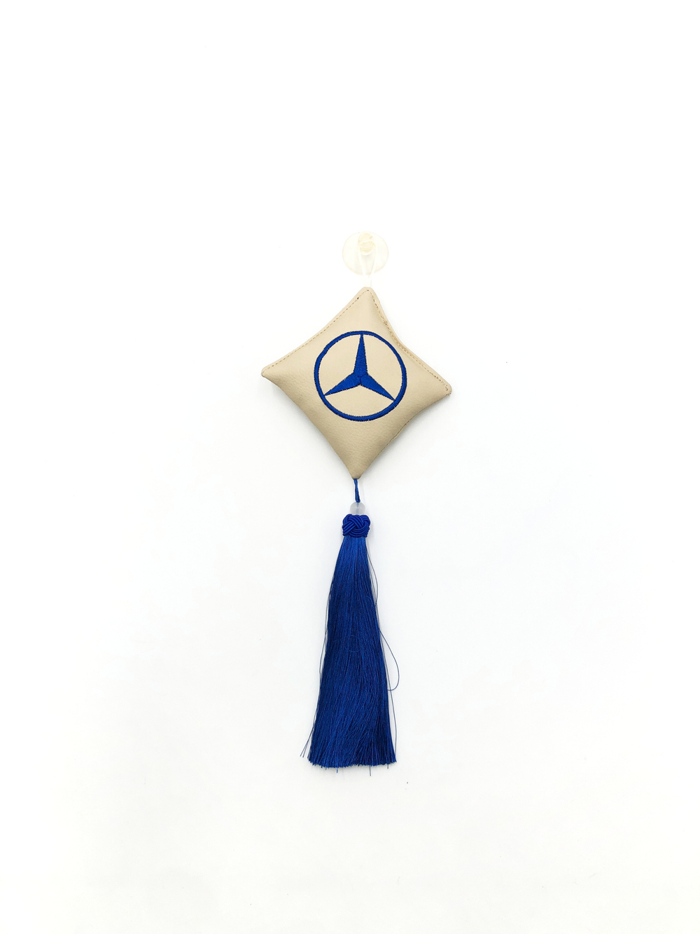 Ромб объемный на присоске MERCEDES (экокожа, бежевый, синяя вышивка, кисть)