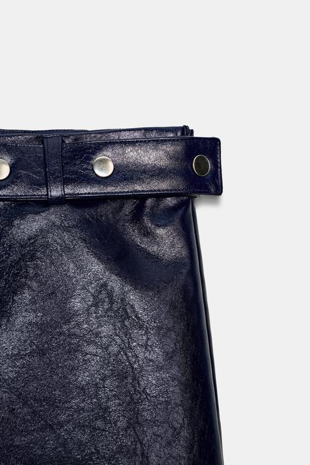 Мини-юбка из искусственной кожи с заклепками - ZARA