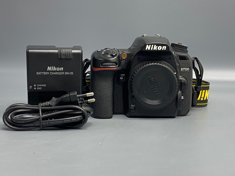 Nikon D7500 8 000 кадров
