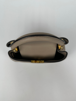 Сумка Louis Vuitton Capucines BB