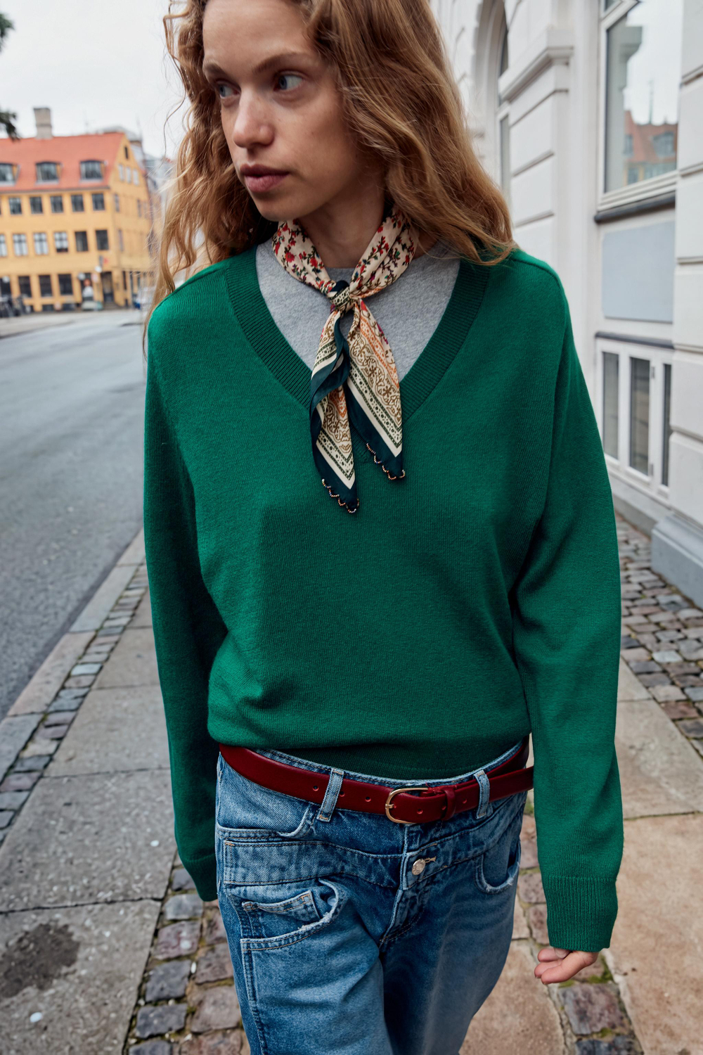 СВИТЕР ИЗ ШЕРСТИ С V-ОБРАЗНЫМ ВЫРЕЗОМ — ZARA