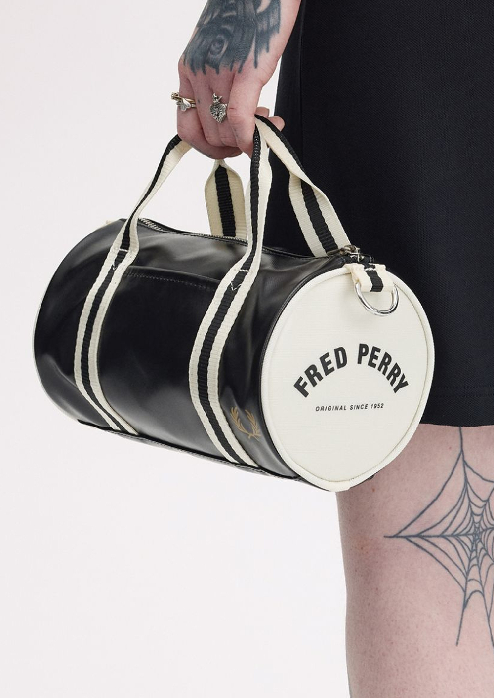 Сумка FRED PERRY Classic Mini Barrel Bag
