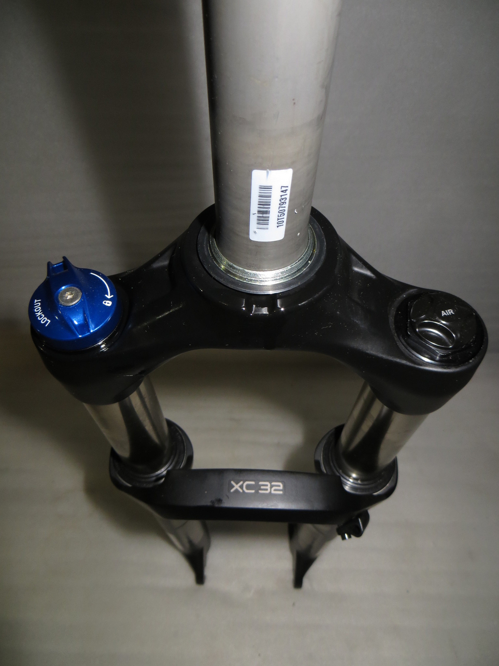 Вилка ROCK SHOX XC 32 TK 27.5 SOLO AIR ЧЁРНАЯ