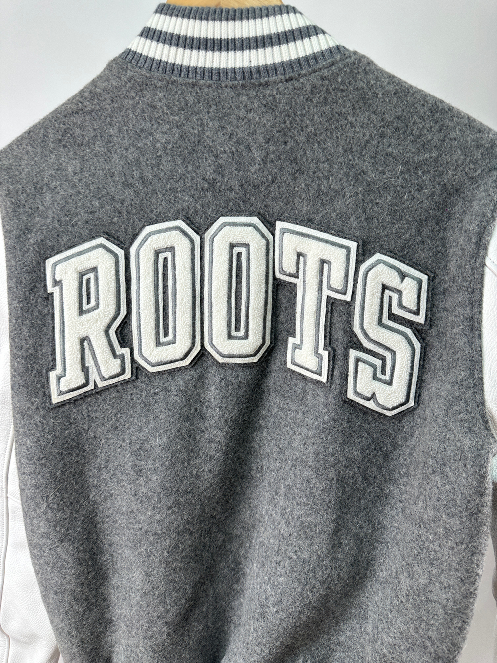Бомбер Roots