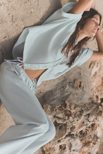 БРЮКИ ИЗ СТРУЯЩЕЙСЯ ТКАНИ НА ШНУРКЕ — ZARA