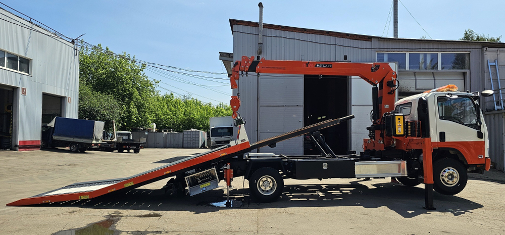 Эвакуаторная платформа 4.5 т с КМУ 3.2 т на шасси Isuzu Elf KV600