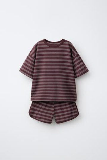 ZARA КОМПЛЕКТ ИЗ ФУТБОЛКИ И ШОРТОВ В ПОЛОСКУ, КОРИЧНЕВЫЙ