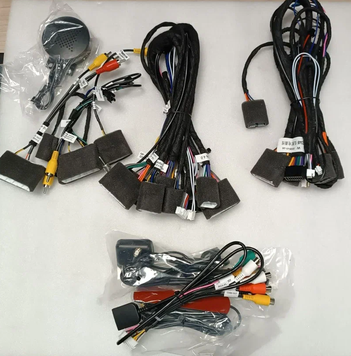 Магнитола для Nissan Patrol Y62, Infiniti QX56/QX80 2010-2019 - Kuberg цвет беж, монитор 17", Android 13, Быстрая, CarPlay, 4 SIM-слот, беспроводная зарядка