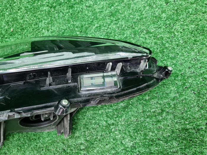 Фара правая Toyota Camry xv70 (20-нв) LED