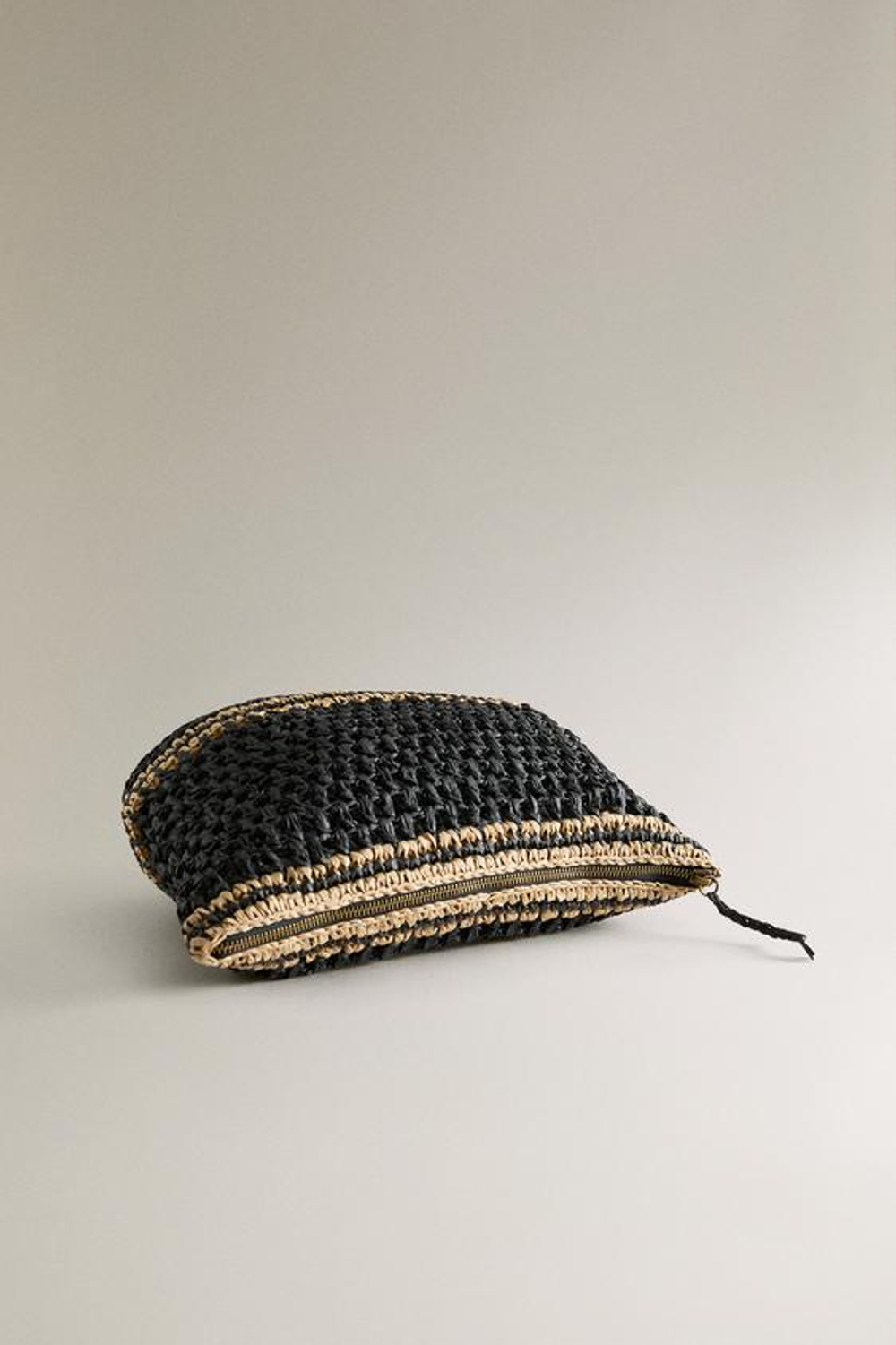 ZARA HOME ПЛЕТЕНАЯ БУМАЖНАЯ СУМКА-КЛАТЧ, ЧЕРНЫЙ