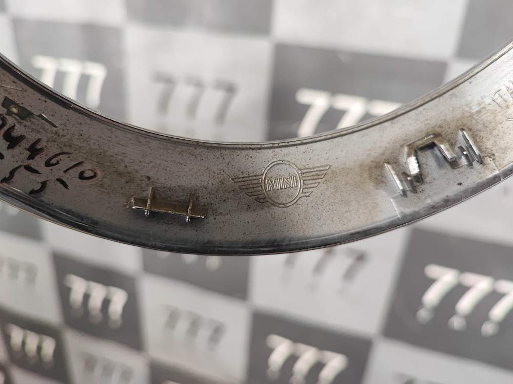 Молдинг окантовка фары правой MINI Hatch (F55/F56) 13-24 Б/У Оригинал 51137300632