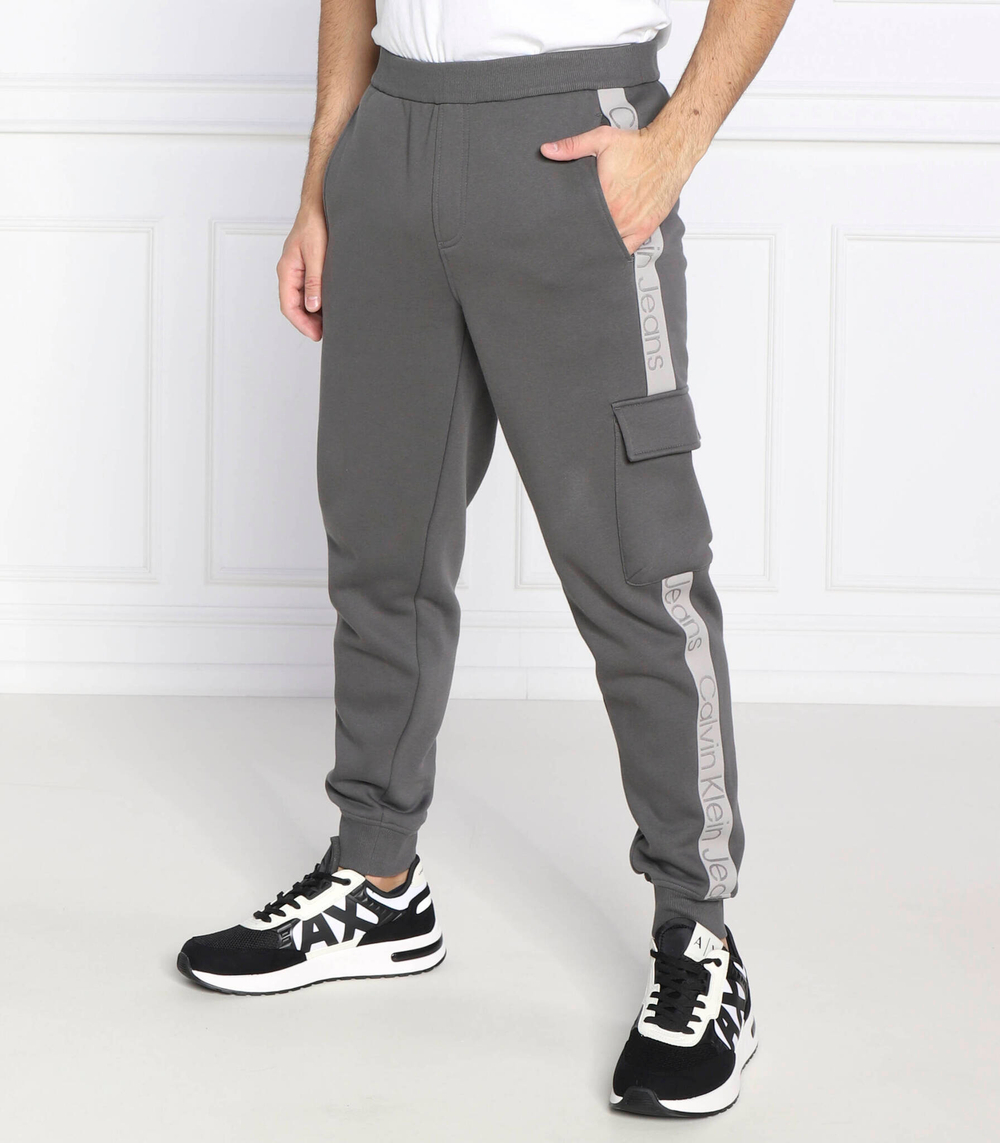 спортивные штаны logo tape CALVIN KLEIN JEANS - серый(J30J322050)