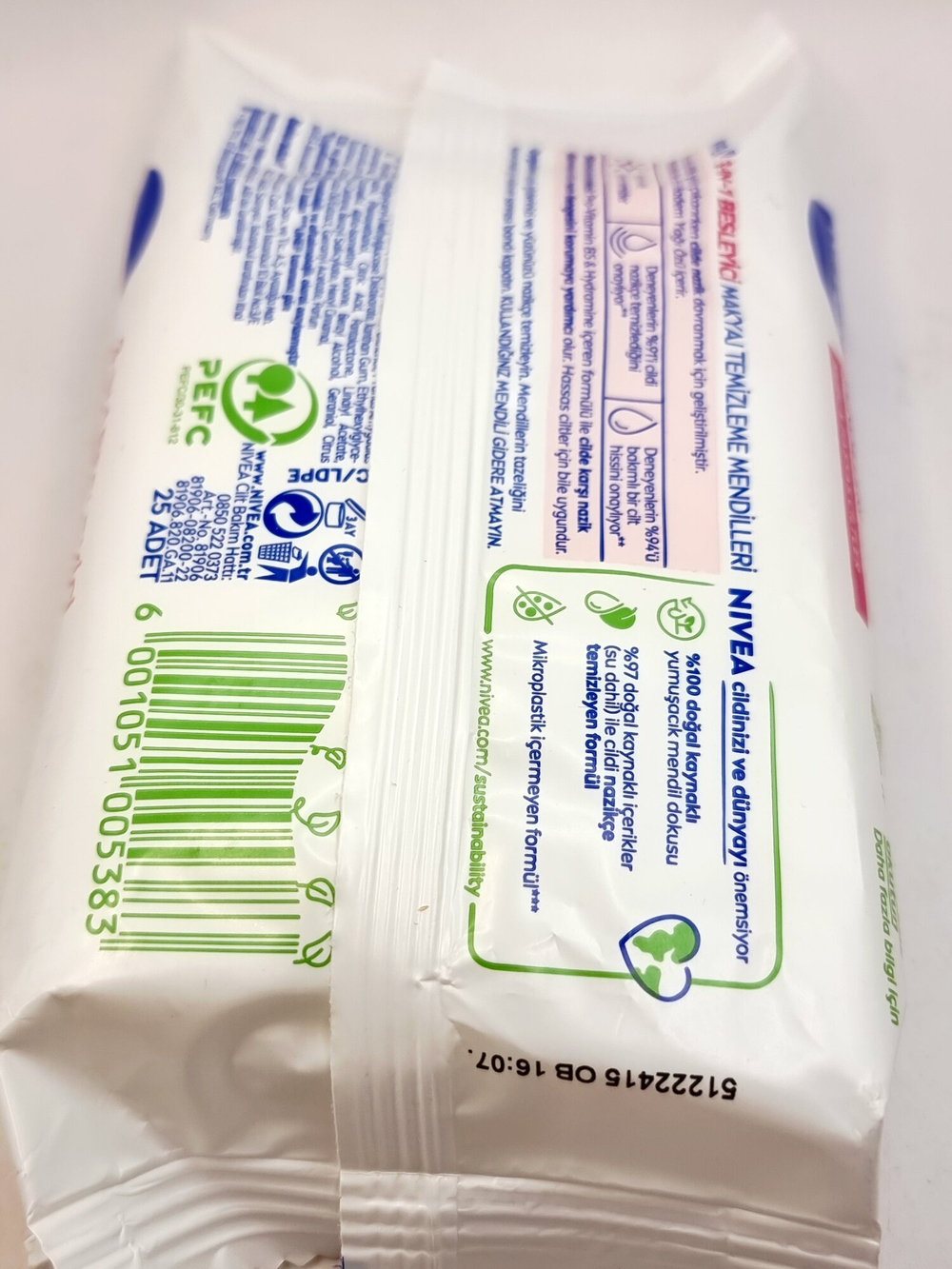 Салфетки для снятия макияжа  Nivea Aqua Effect Sensitive с  миндальным маслом и Hydra IQr 1 уп.  (Германия)