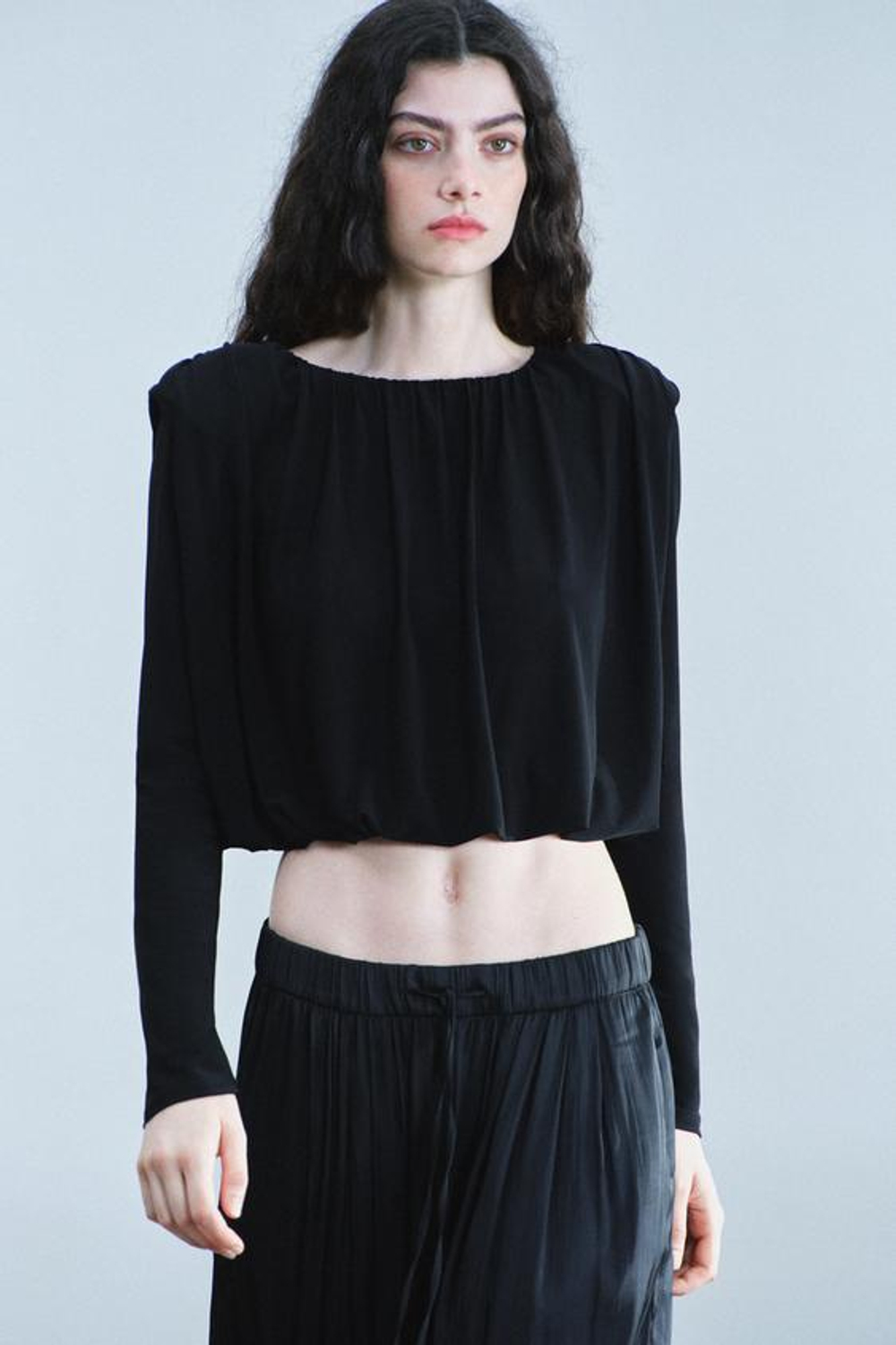 ZARA ТОП СО СБОРКАМИ И ПОДПЛЕЧНИКАМИ, ЧЕРНЫЙ