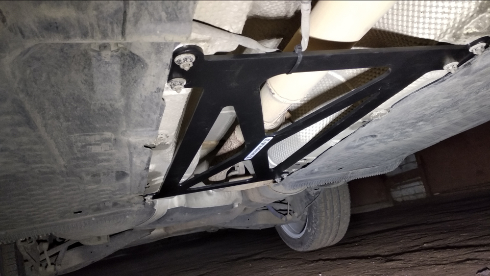 Усилитель жесткости нижний плоский Seat Leon 2, Skoda Octavia 2 II (A5) и Volkswagen Golf 6 (VI) (ПОД ЗАКАЗ)