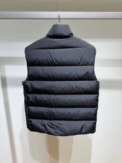 Пуховый жилет Prada