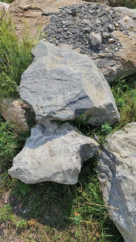 Granite boulder Kazbek dark gray /tn
