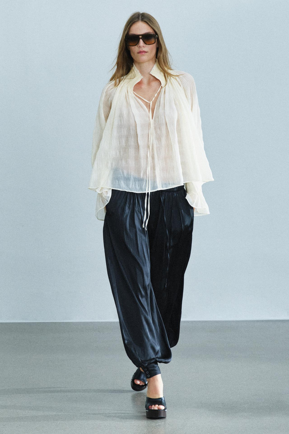 ZARA АТЛАСНЫЕ БРЮКИ-БАЛЛОНЫ — ZW COLLECTION, ЧЕРНЫЙ