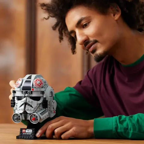 Конструктор LEGO Star Wars 75429 Шлем AT-AT Driver