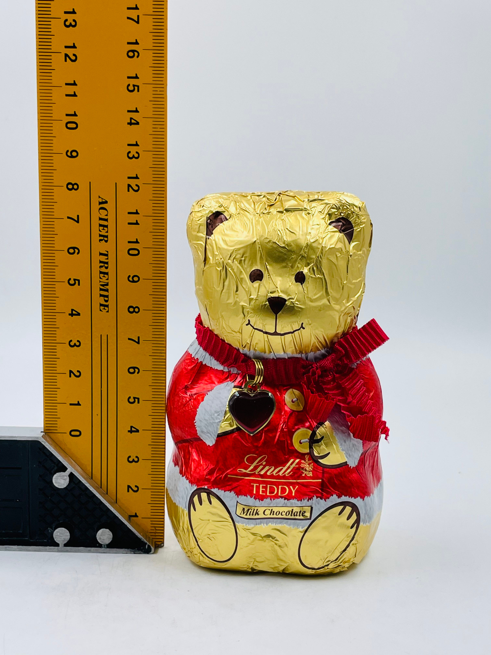 Lindt Teddy Шоколад молочный в форме Мишки, красный/розовый 100 г 1 шт (Германия)