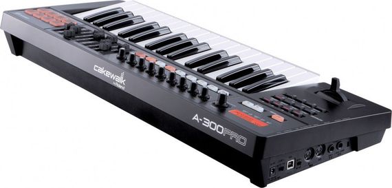 ROLAND A-300PRO миди клавиатура 32 клавиши, скорость нажатия и послекасание