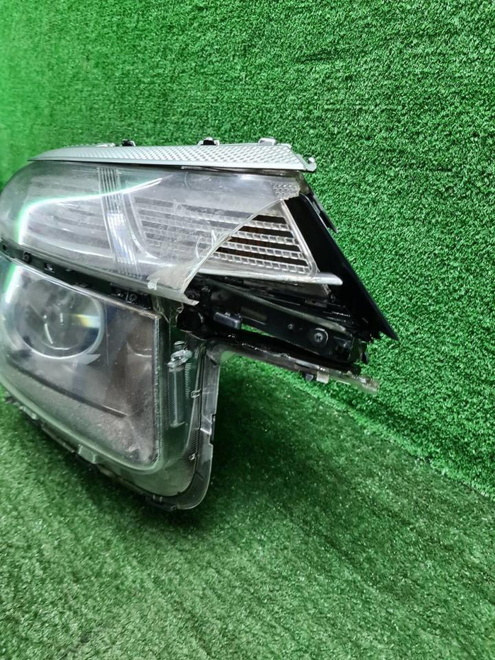 Фара правая Kia Seltos (2019-2022) галоген