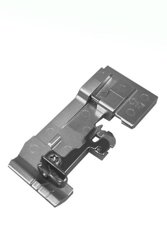 Лапка для оверлока №C17 для вшивания шнура, 103 424 70 00, Bernina, 1 шт Лапка для оверлока №C17 для вшивания шнура, 103 424 70 00, Bernina, 1 шт