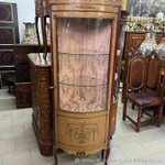 Угловая старинная витрина