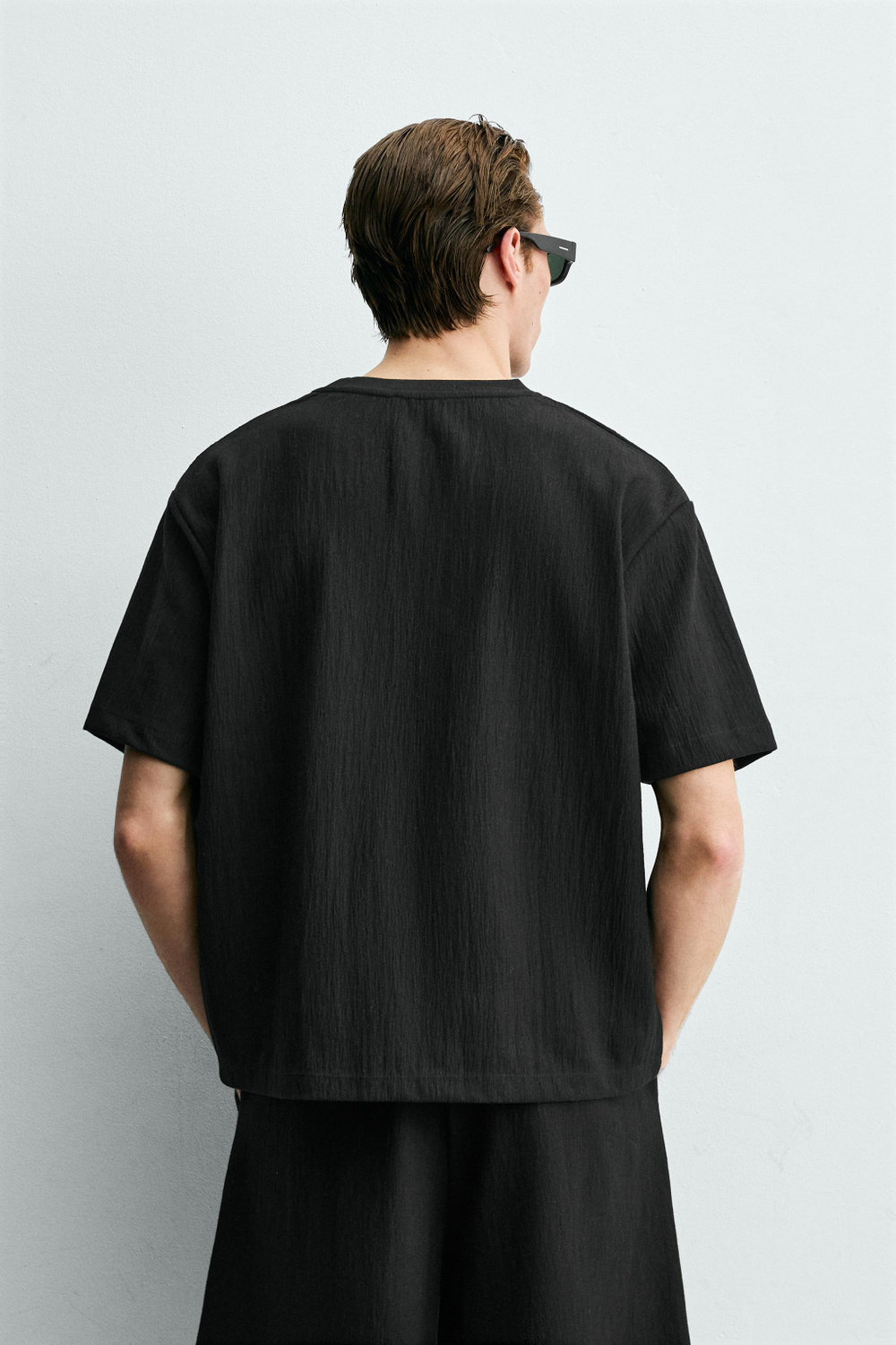 ФУТБОЛКА RELAXED FIT ИЗ РЕЛЬЕФНОЙ ТКАНИ — ZARA · 3992/430