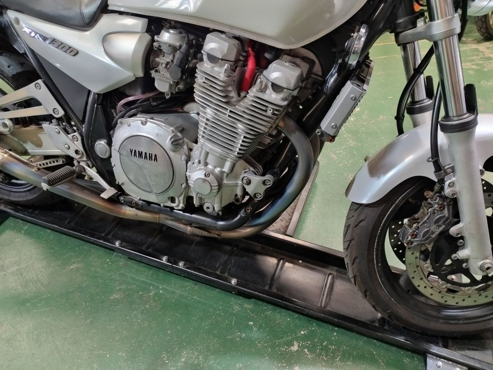 Yamaha XJR1300 2000