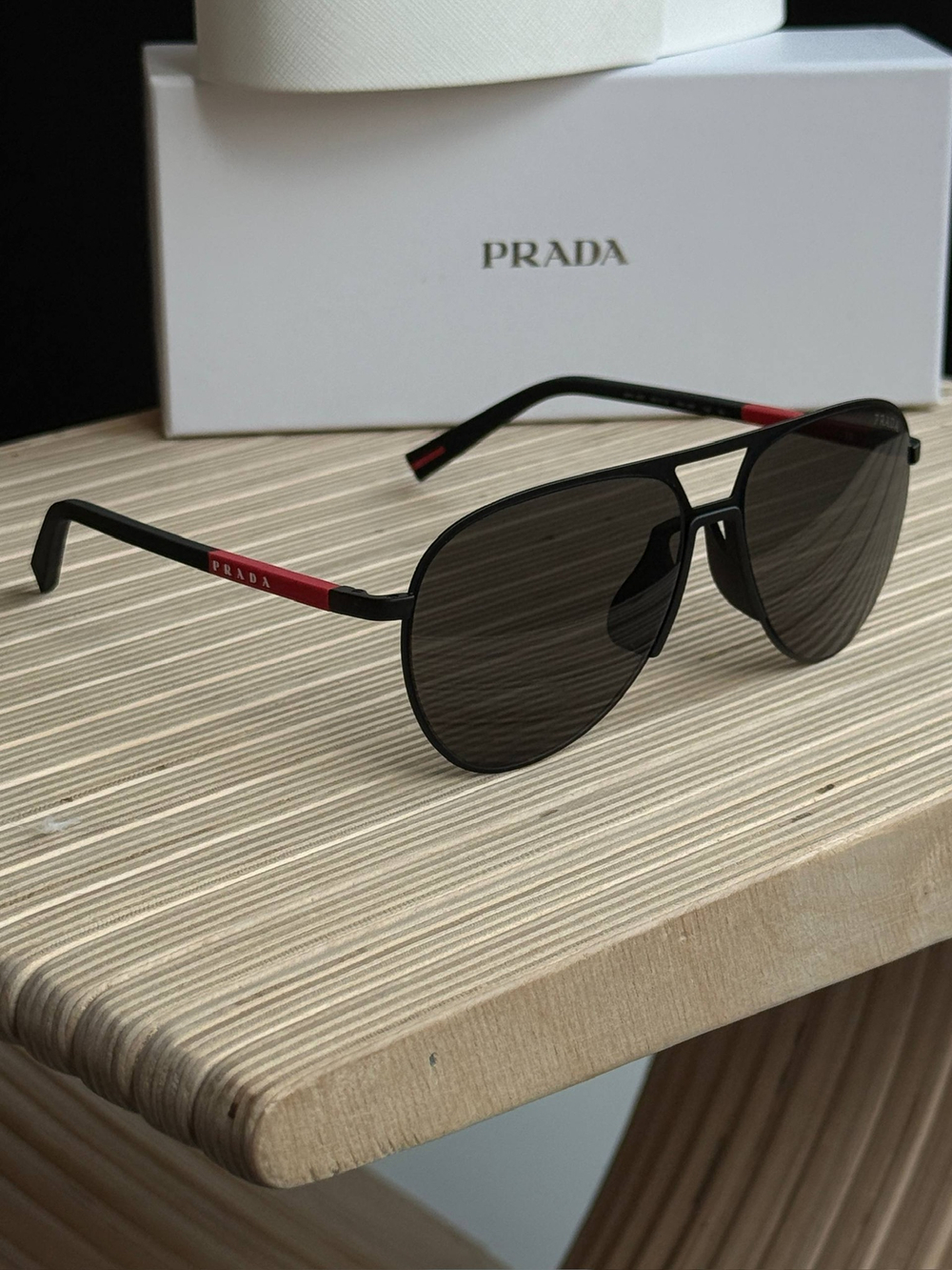 Солнцезащитные очки Prada
