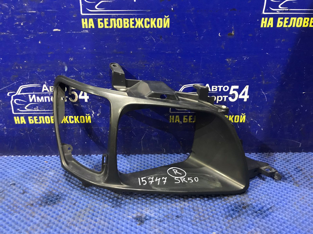 Рамка фары TOYOTA LITEACE NOAH 1998-2007