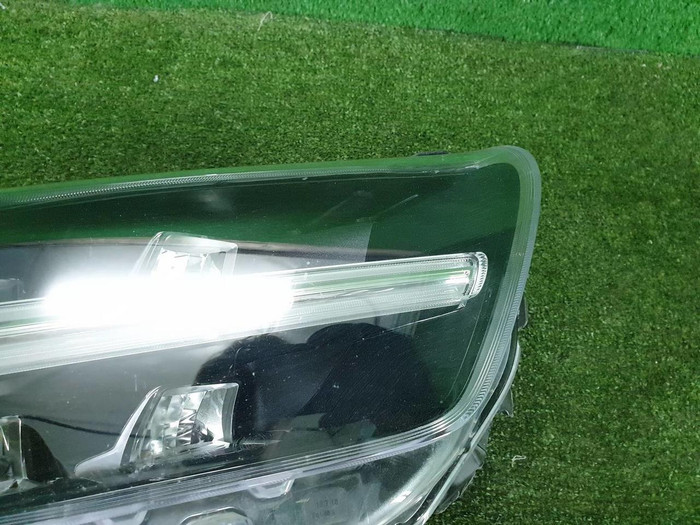 Фара правая Volvo XC40 (2017-2022) LED