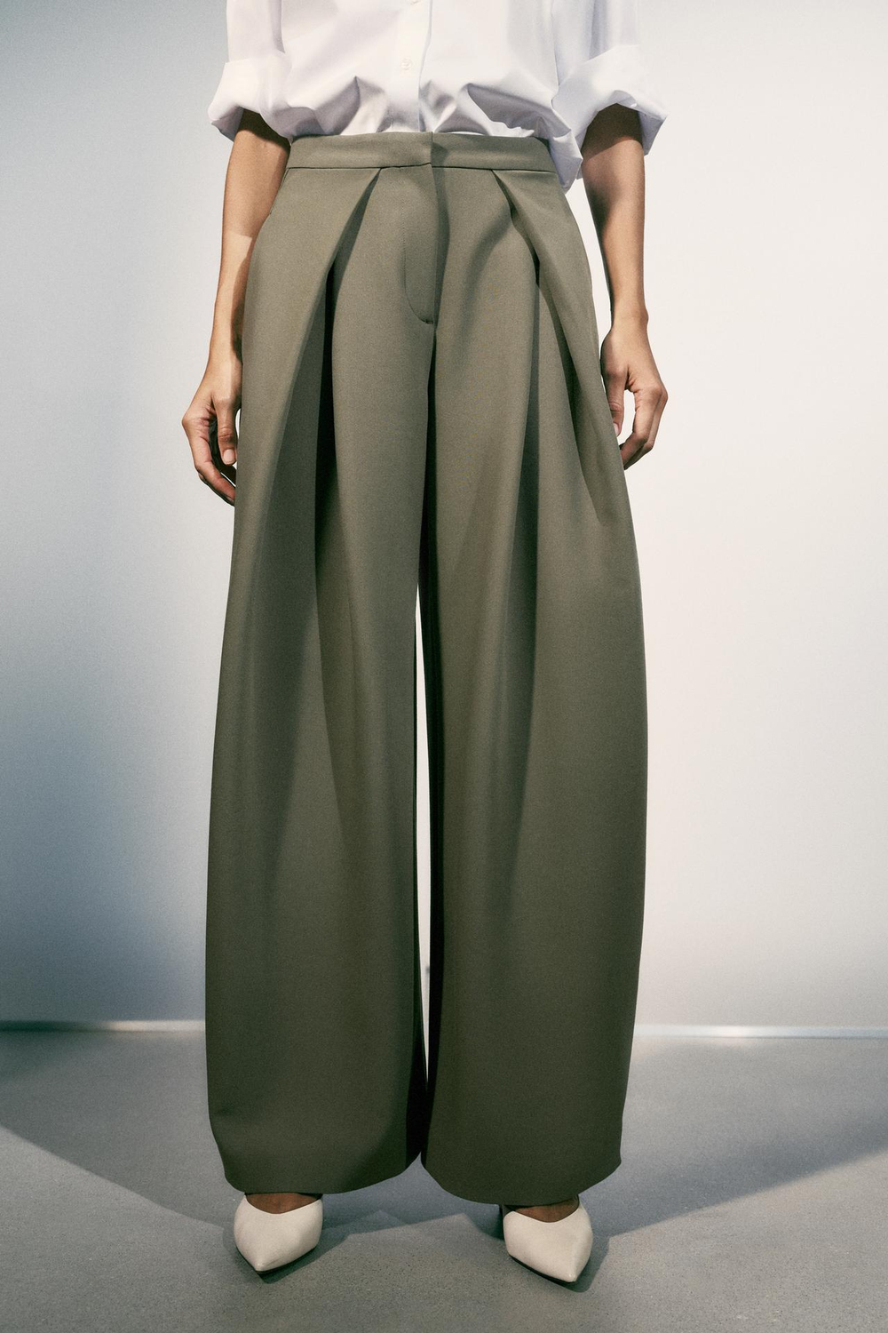 ZARA ШИРОКИЕ БРЮКИ СО СКЛАДКАМИ, ХАКИ