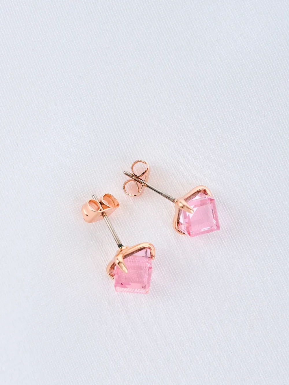 Серьги-гвоздики Миражи с розовыми кристаллами-кубиками Swarovski