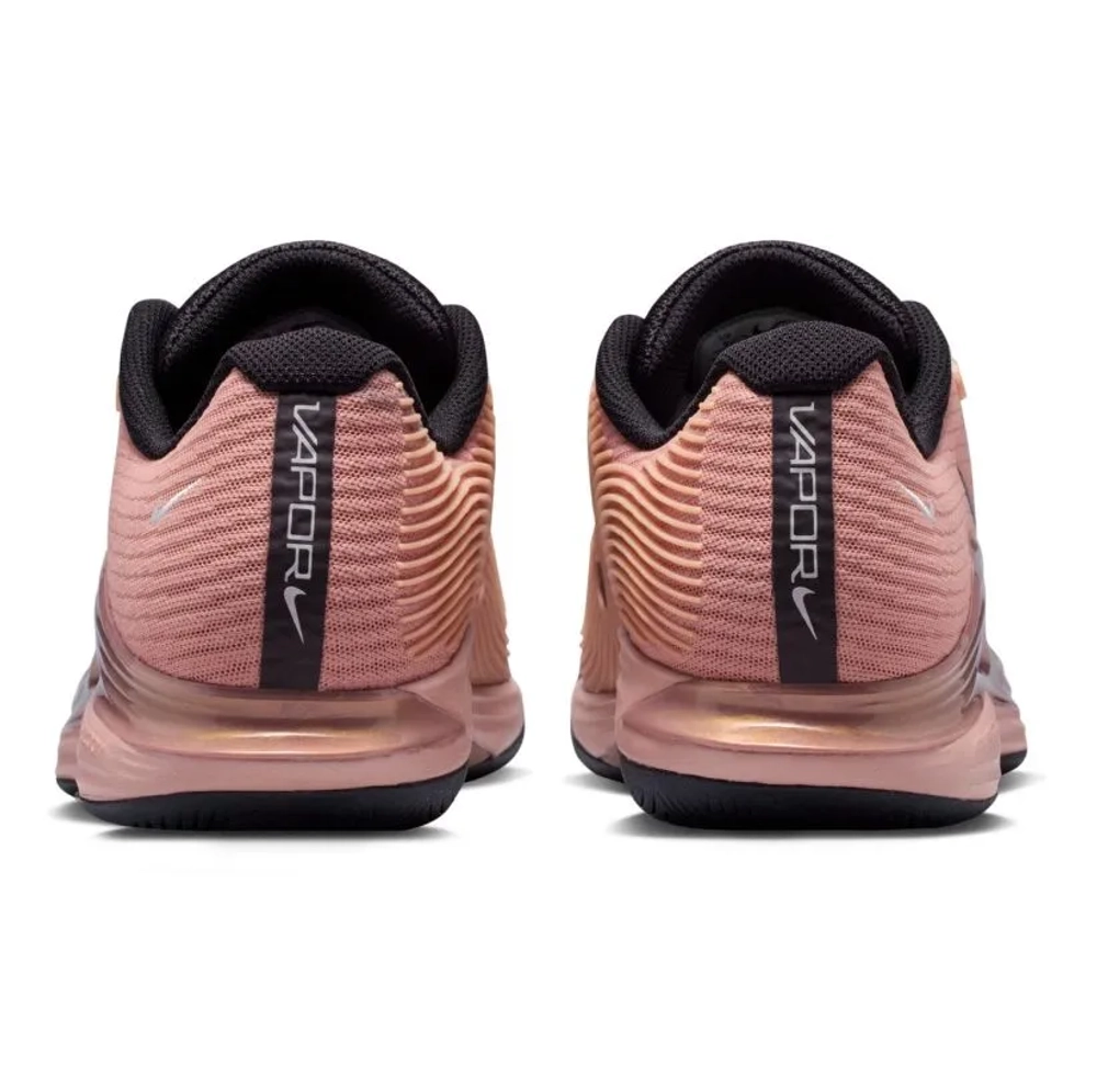 Женские теннисные кроссовки Nike Zoom Vapor 12 Premium - metallic red/bronze/pure platinum