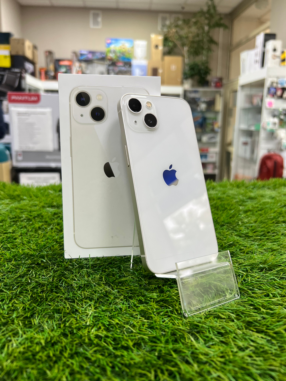 Б/У iPhone 13 128Gb Starlight