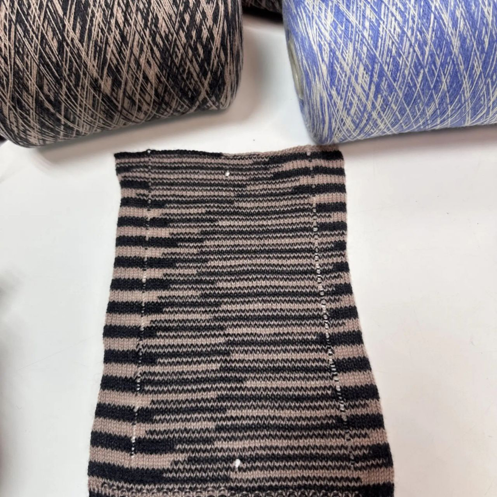 0781V - MISSONI; 100% кашемир; 1400м/100гр; col. 2274, цвет: белый, васильковый