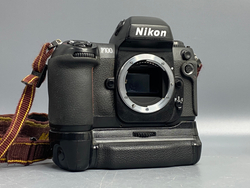 Nikon F100
