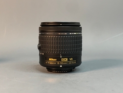 Nikon D3300 Kit 18-55mm 3.5-5.6G VR 5.200 кадров